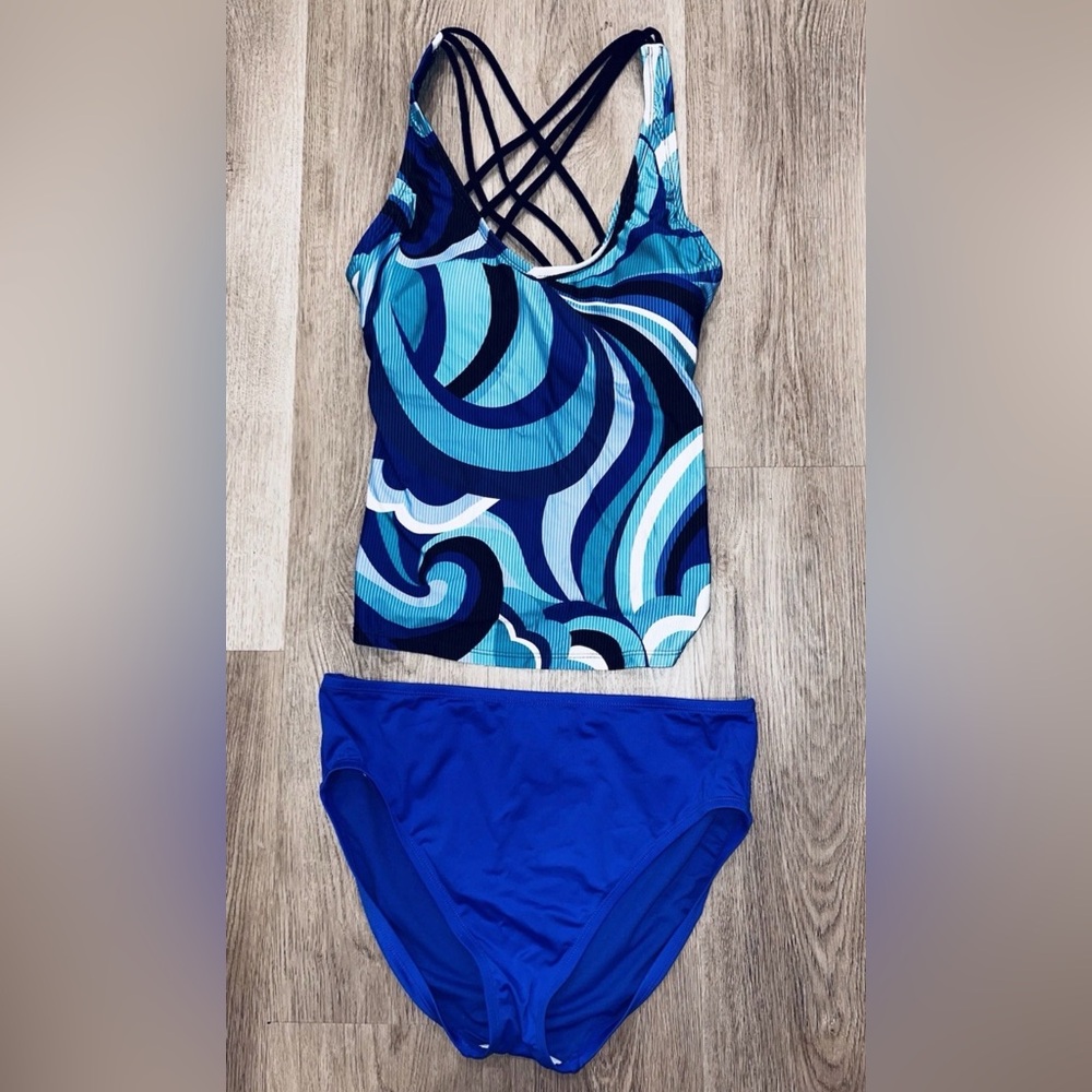 24th & Ocean Women’s 2 Piece Tankini Size Medium